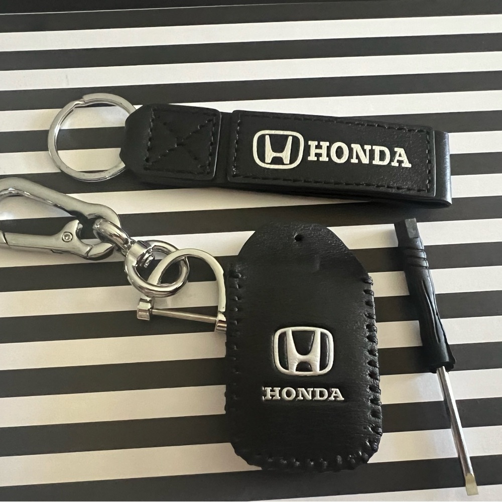 Honda Black Leather Keychain Set